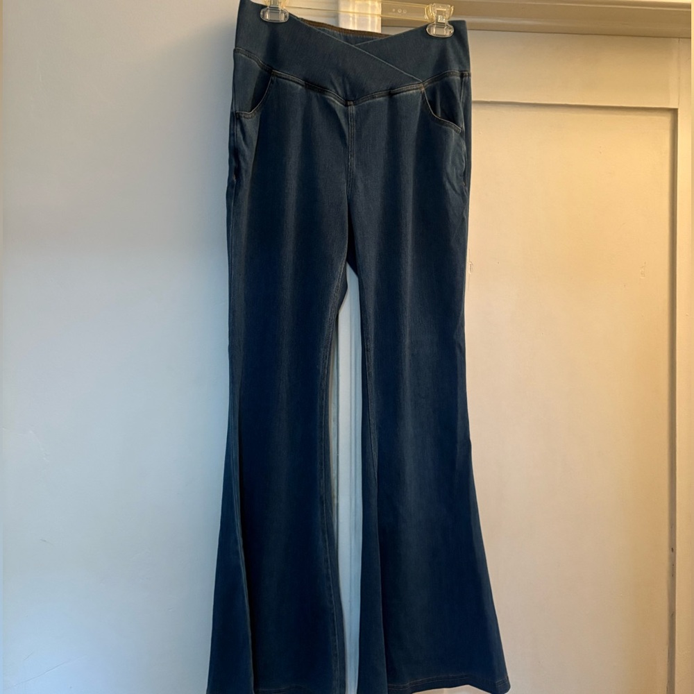 HALARA Light Wash Flared High-Rise Jeans